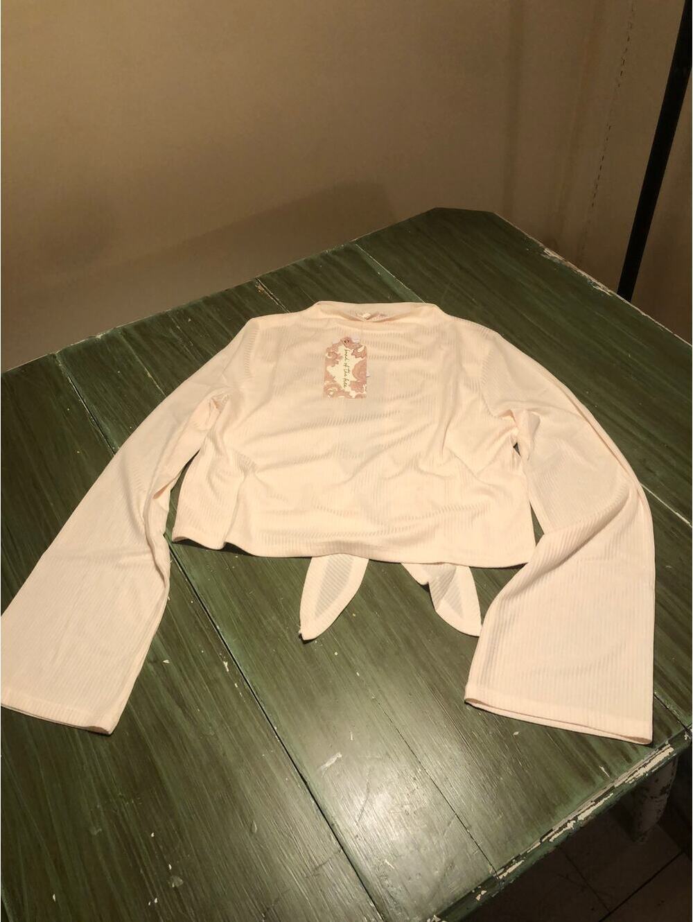 Band of the Free NWT Cream Tie-Back Crop Top Bell Sleeves Size M